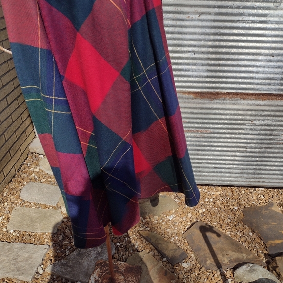 70s revival of 50's style circle skirt wool red green plaid Vintage size 12 - Picture 6 of 10